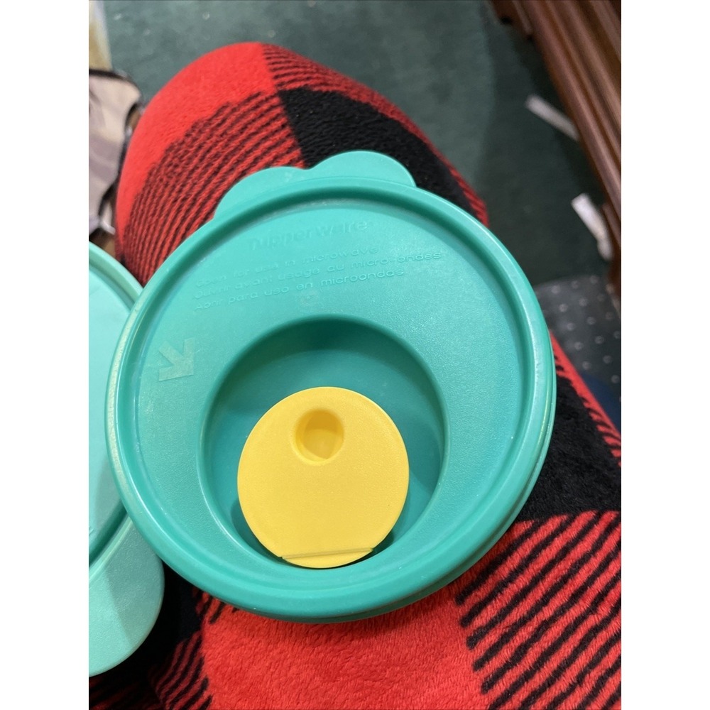 Tupperware Crystalwave #4 #3156A Green With Yellow Vent Round Replacement Lid